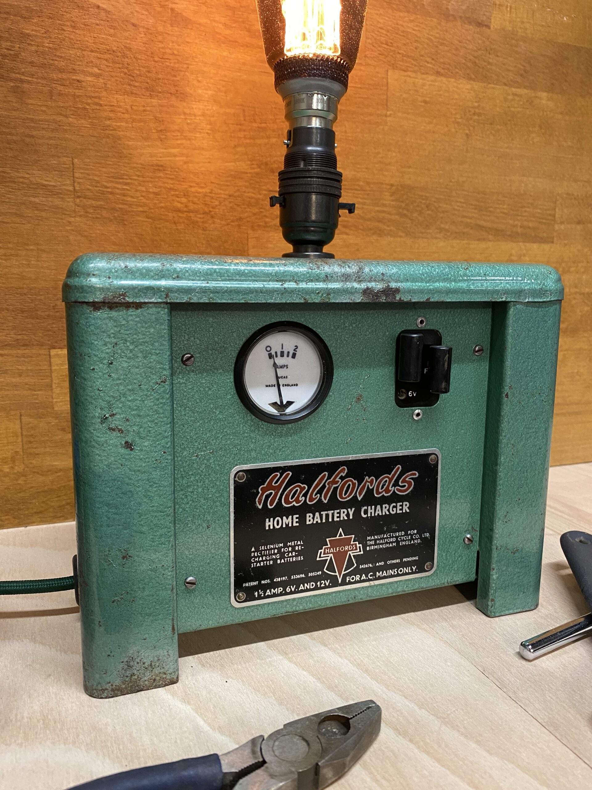 Halfords Home Battery Charger Lamp - Image 3